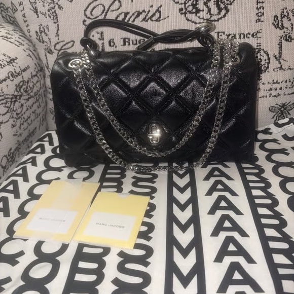 Marc Jacobs Handbags - Marc Jacobs Black Quilted Shoulder Bag